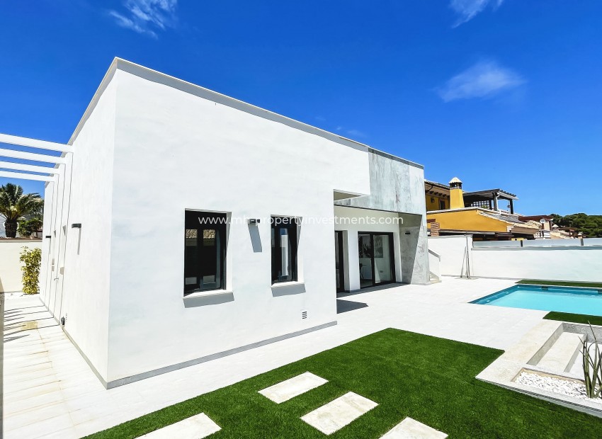 Neubau - detached - Pinar de Campoverde