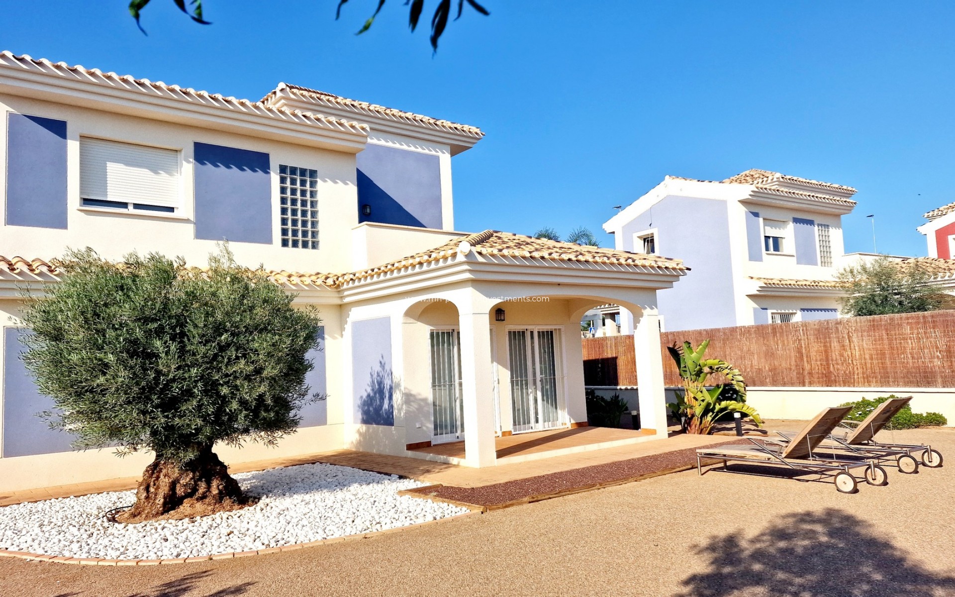 Neubau - detached - Purias
