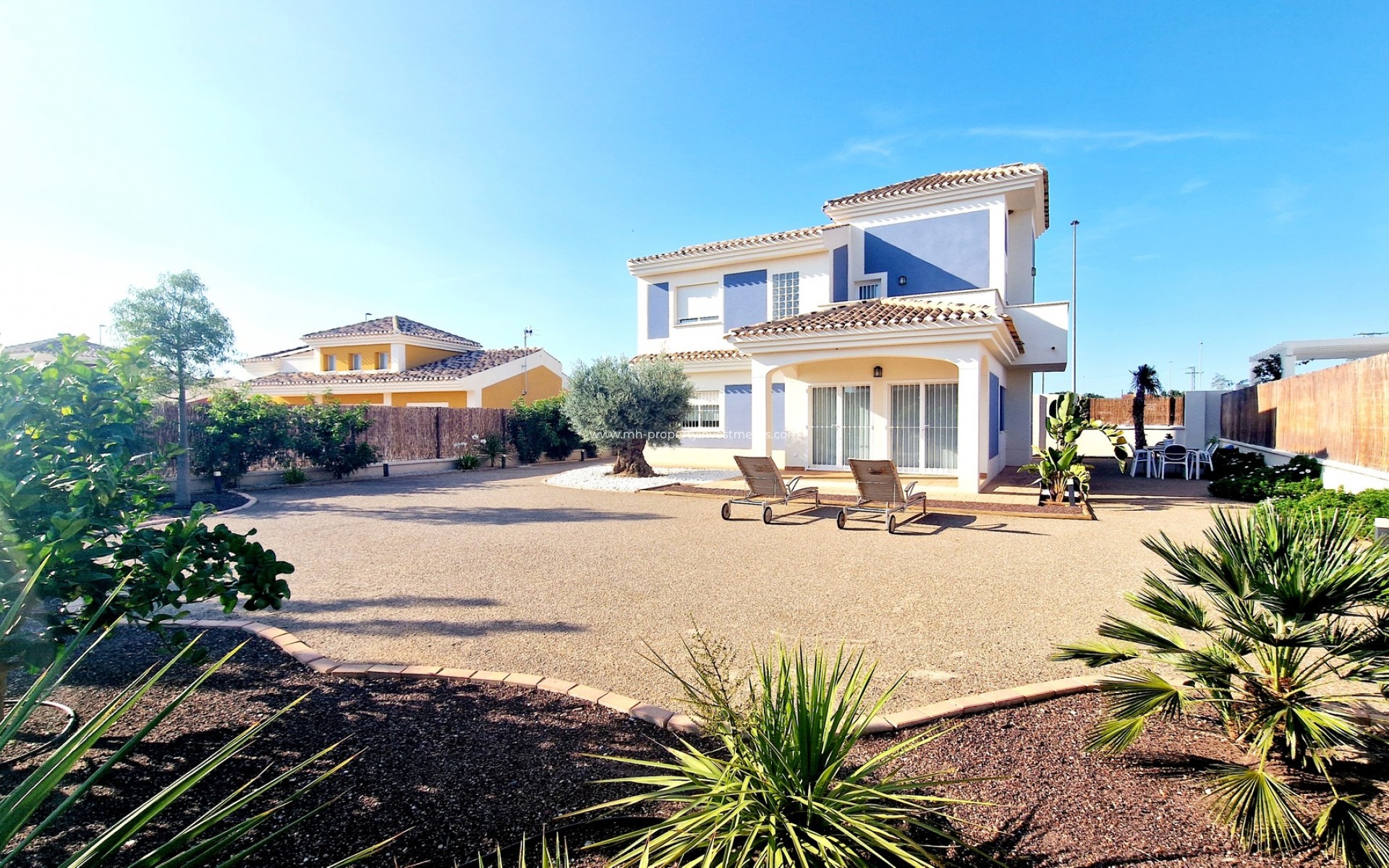 Neubau - detached - Purias