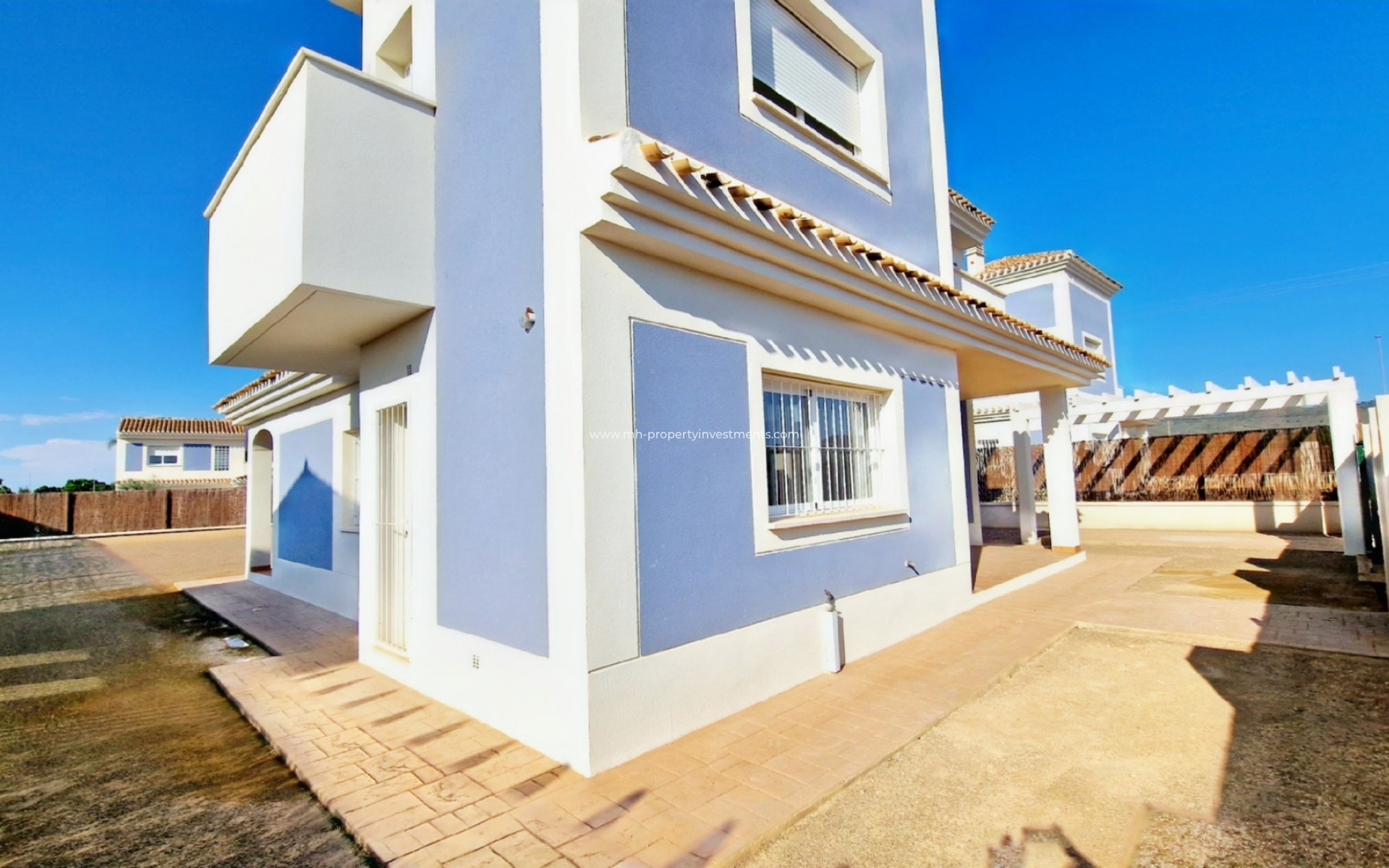 Neubau - detached - Purias