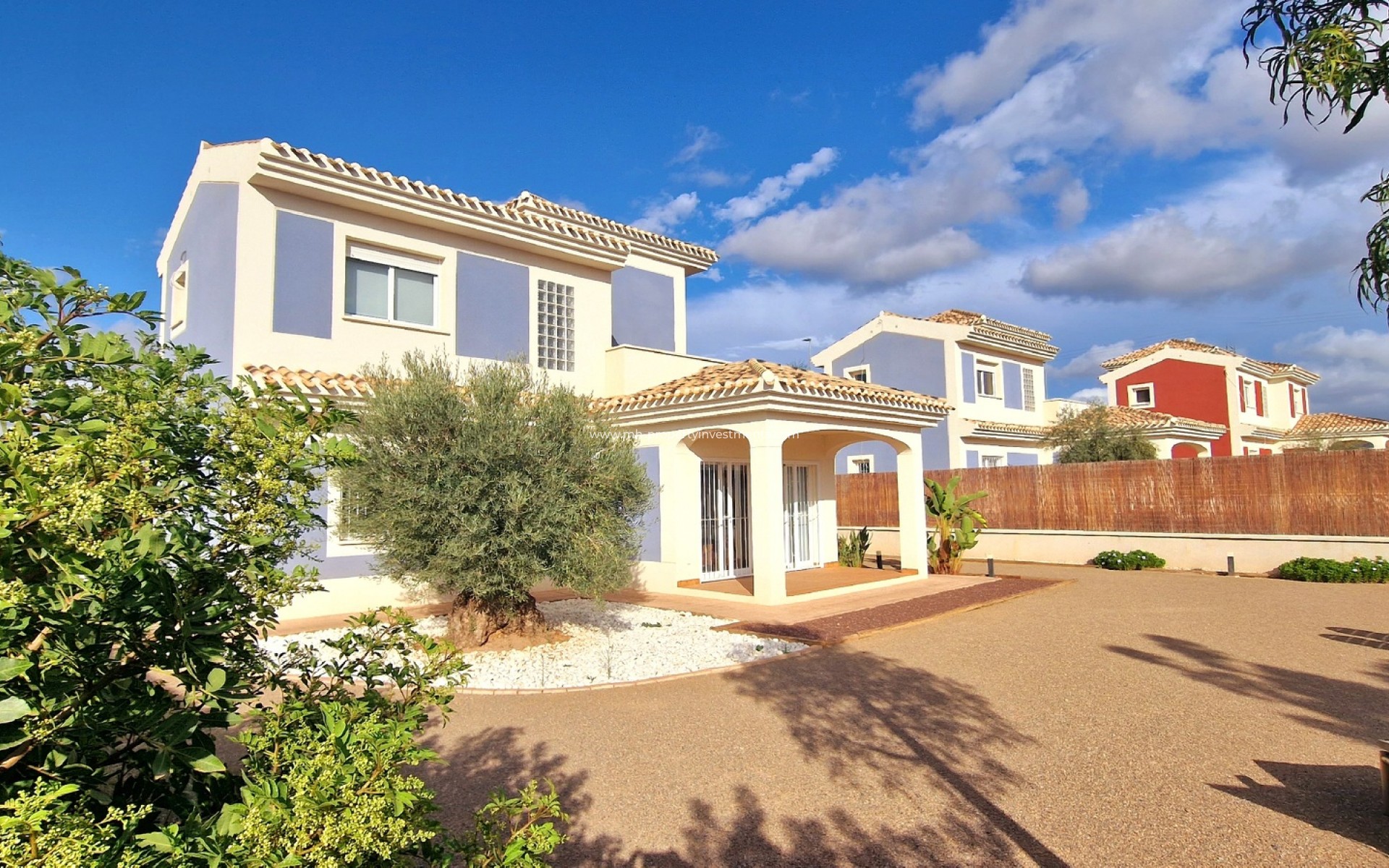 Neubau - detached - Purias