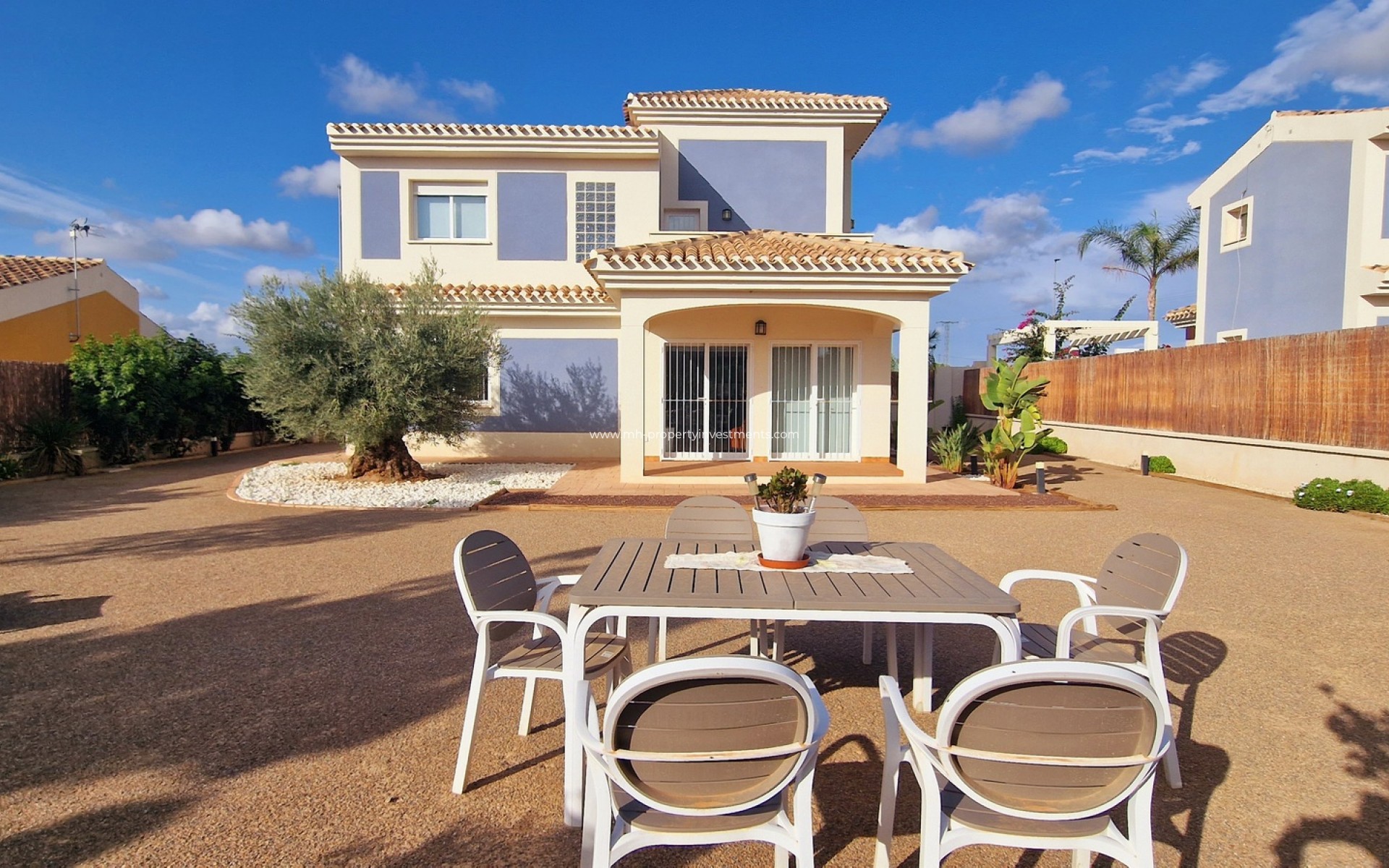 Neubau - detached - Purias