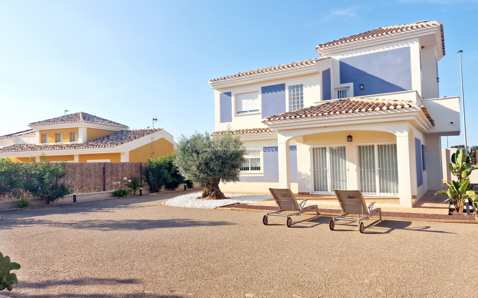 Neubau - detached - Purias