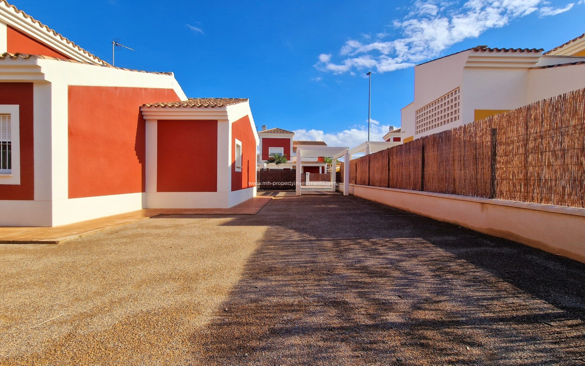 Neubau - detached - Purias