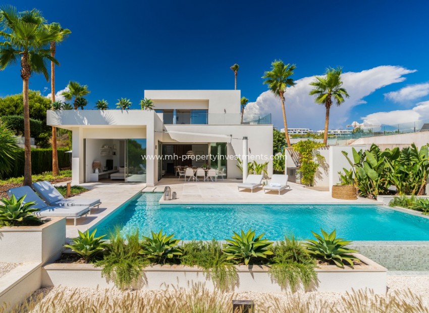 Resale - Villa - Las Colinas