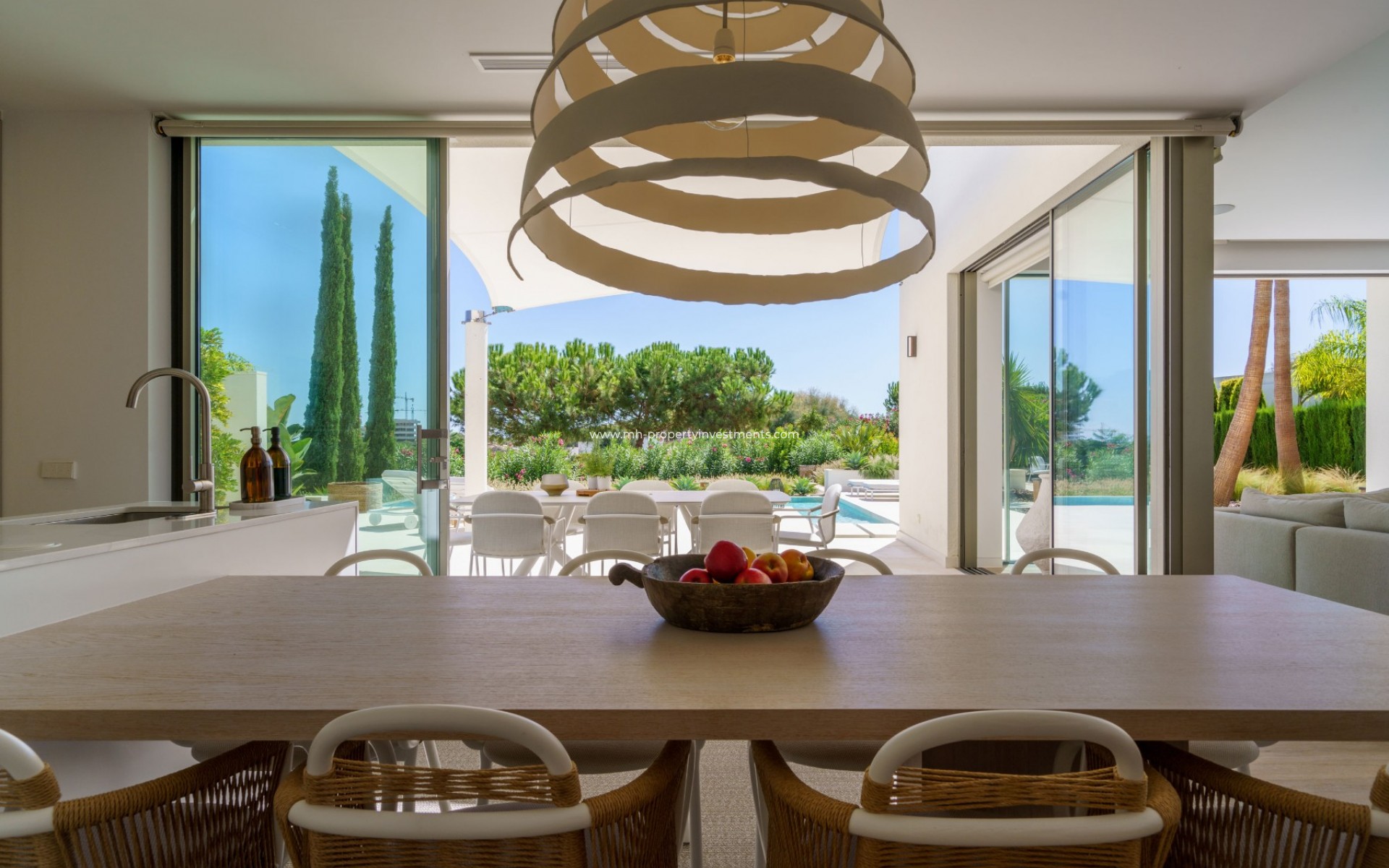 Resale - Villa - Las Colinas