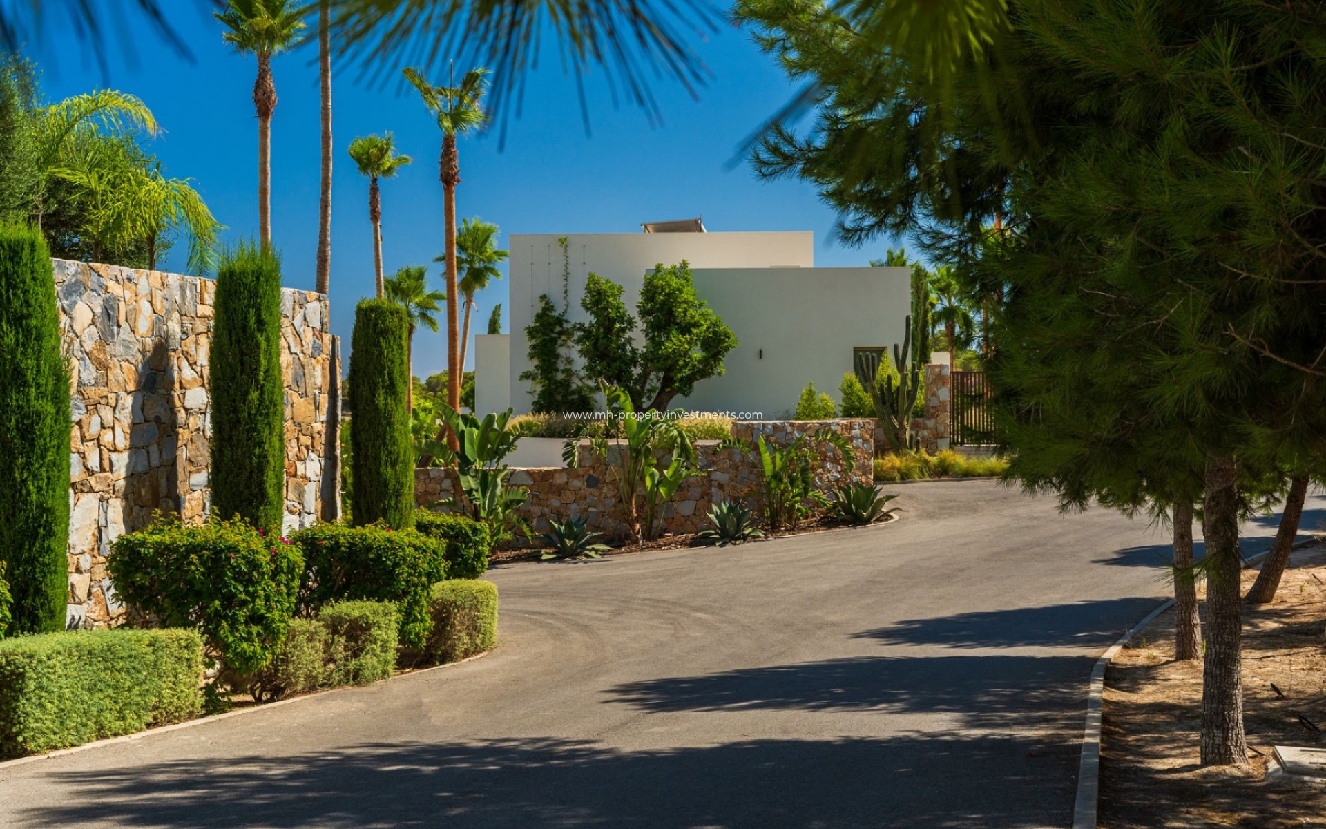 Resale - Villa - Las Colinas
