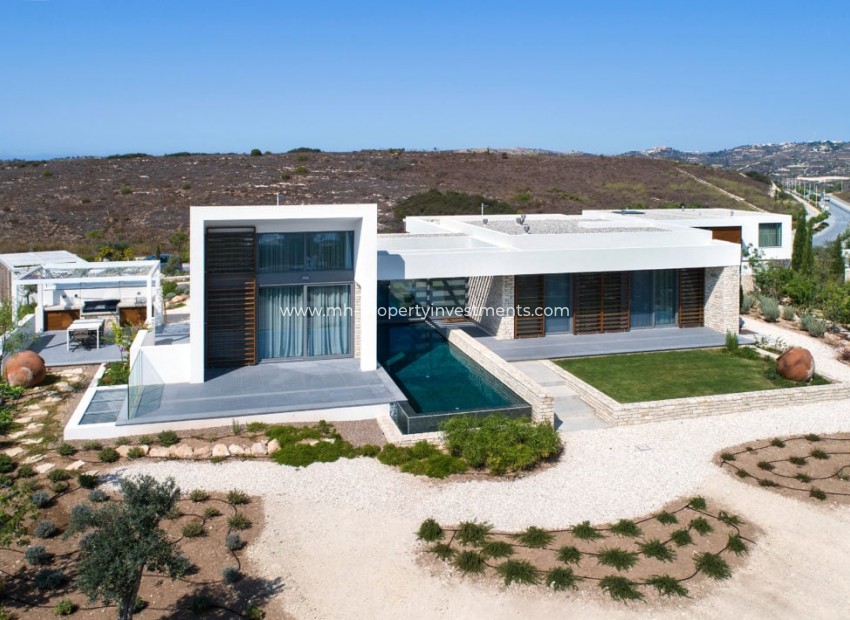 Resale - Villa - Tsada