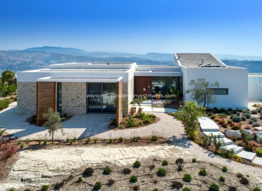 Resale - Villa - Tsada