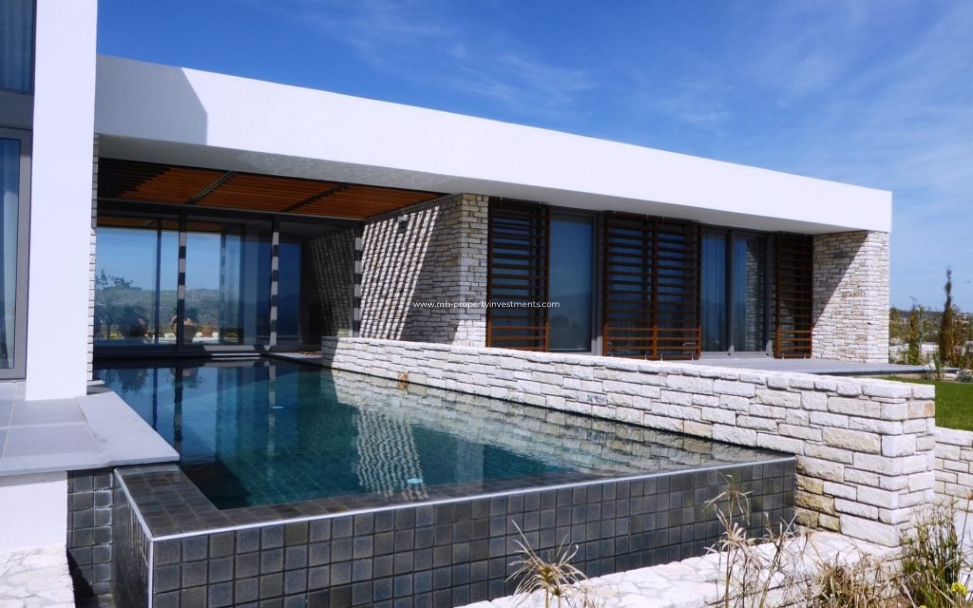 Resale - Villa - Tsada